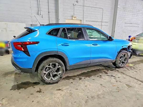 KL77LHEP2SC182664 — 2025 Chevrolet TRAX, фото 3 с аукциона Copart 07.10.2026, Передняя часть