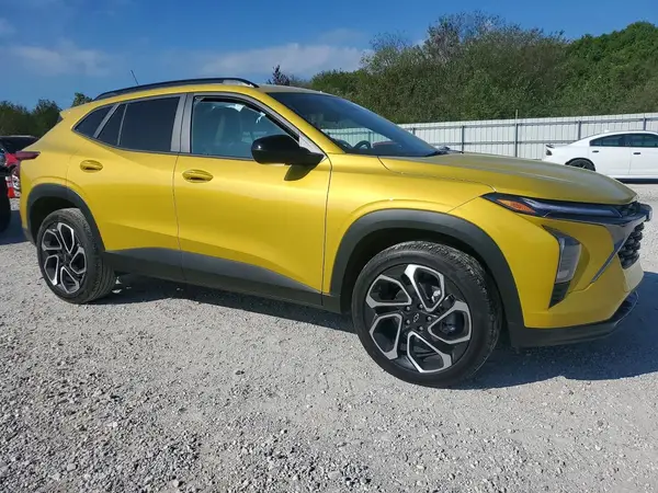 KL77LJEP6SC053950 — 2025 Chevrolet TRAX, фото 4 с аукциона Copart, Боковая часть