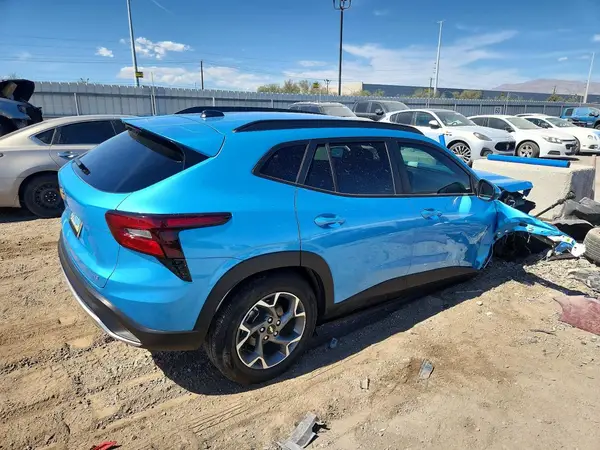 KL77LHEP4SC300273 — 2025 Chevrolet TRAX, фото 3 с аукциона Copart, Передняя часть