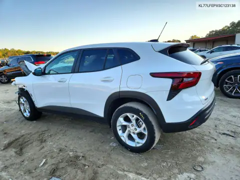 KL77LFEPXSC123138 — 2025 Chevrolet TRAX, фото 2 с аукциона Copart, Передняя часть