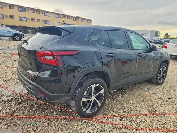 KL77LGEP2TC212788 — 2026 Chevrolet TRAX, фото 3 с аукциона Copart, Боковая часть