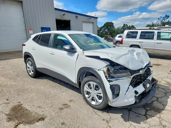 KL77LFEP6TC122103 — 2026 Chevrolet TRAX, фото 4 с аукциона Copart, Передняя часть
