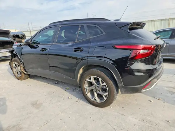 KL77LHEPXTC003949 — 2026 Chevrolet TRAX, фото 2 с аукциона Copart, Передняя часть