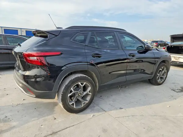 KL77LHEPXTC003949 — 2026 Chevrolet TRAX, фото 3 с аукциона Copart, Передняя часть