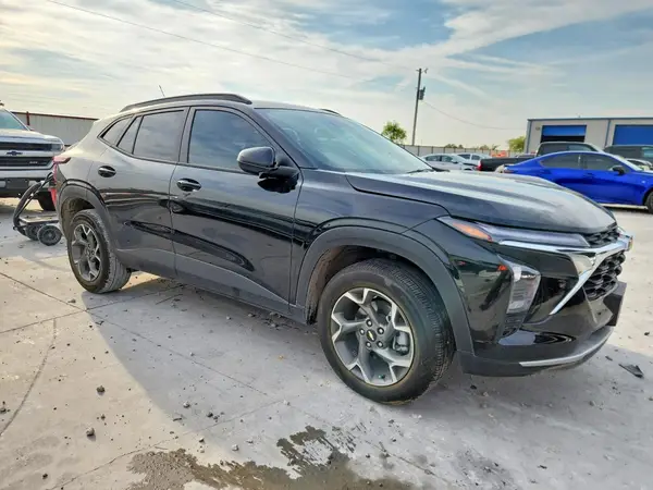 KL77LHEPXTC003949 — 2026 Chevrolet TRAX, фото 4 с аукциона Copart, Передняя часть