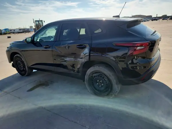KL77LFEP4TC236746 — 2026 Chevrolet TRAX, фото 2 с аукциона Copart, Боковая часть
