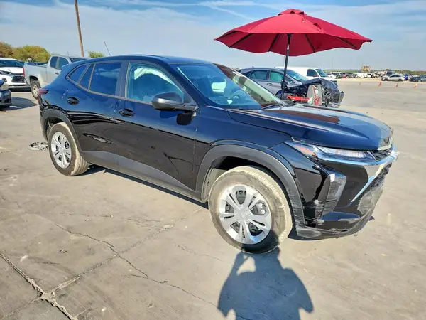 KL77LFEP4TC236746 — 2026 Chevrolet TRAX, фото 4 с аукциона Copart, Боковая часть