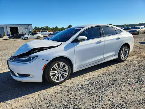 1C3CCCAB5FN748197 — 2015 Chrysler 200, Передняя часть, фото до ремонта