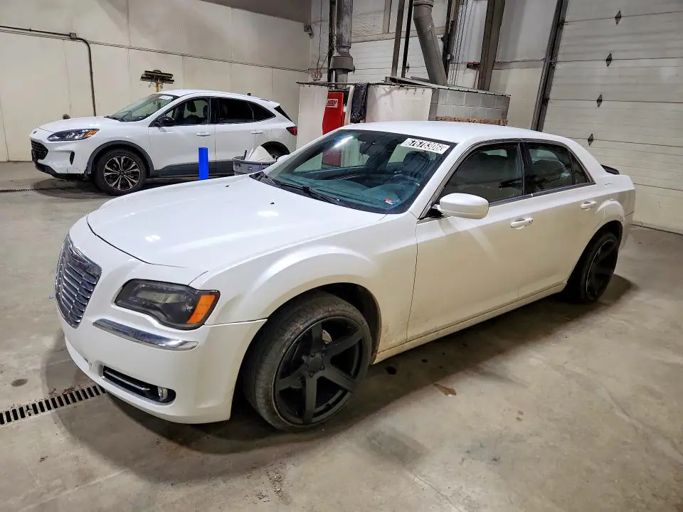 2C3CCARG0DH615843 Chrysler 300 2013 — повреждение Передняя часть, фото до ремонта