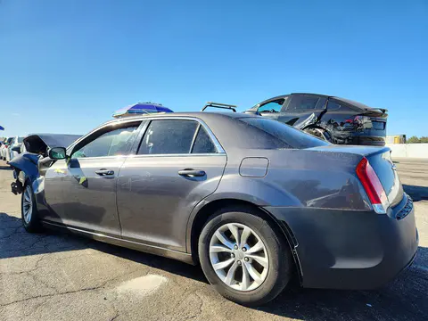 2015 Chrysler 300 Limited VIN 2C3CCAAG8FH882520 фото 2