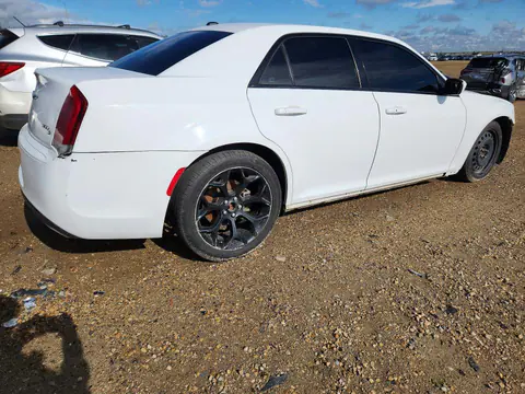 2016 Chrysler 300 VIN 2C3CCABG4GH231434 фото 3