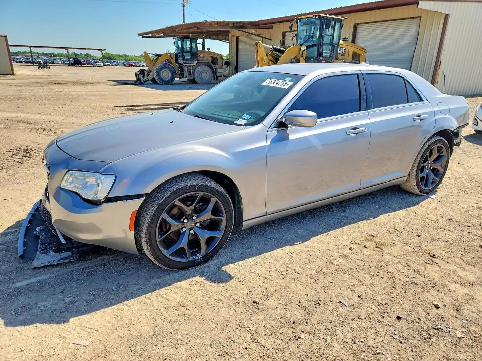 2C3CCAAG3HH577512 Chrysler 300 2017 — повреждение Передняя часть, фото до ремонта