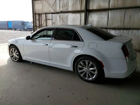 2018 Chrysler 300 VIN 2C3CCAKG9JH268552 фото 2