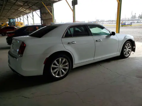 2018 Chrysler 300 VIN 2C3CCAKG9JH268552 фото 3