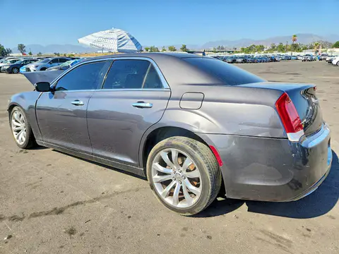 2019 Chrysler 300 VIN 2C3CCAEGXKH568677 фото 2