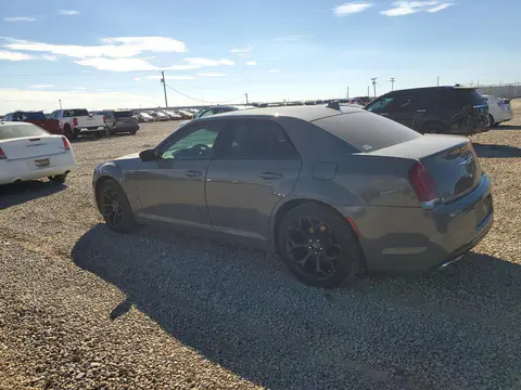 2019 Chrysler 300 Touring VIN 2C3CCAAG6KH590150 фото 2