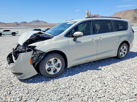 2C4RC1CG3HR571092 — 2017 Chrysler Pacifica, Передняя часть (Front End), фото до ремонта