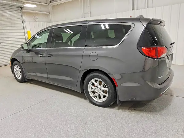 2C4RC1BG5HR846737 — 2017 Chrysler Pacifica, фото 2 с аукциона Copart 29.09.2026, Естественный износ