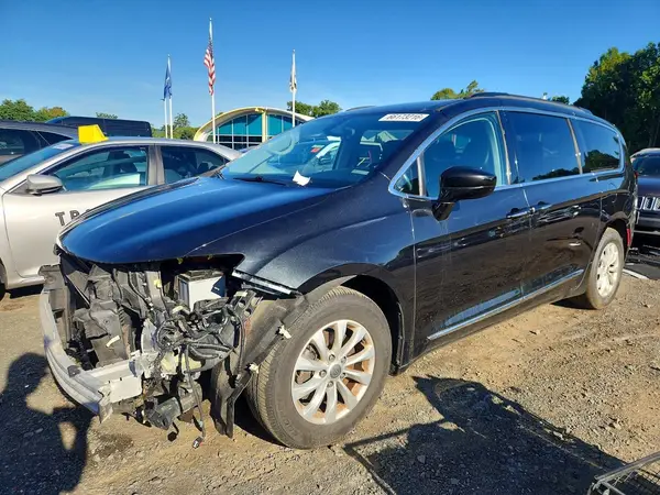 2C4RC1BGXHR524370 — 2017 Chrysler Pacifica, Передняя часть (Front End), фото до ремонта