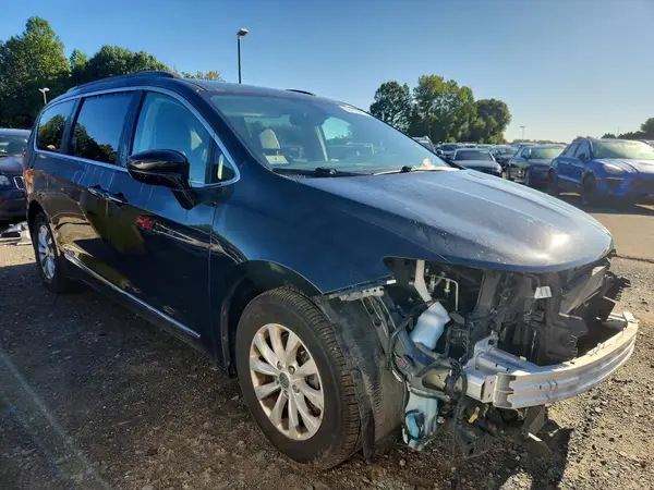 2C4RC1BGXHR524370 — 2017 Chrysler Pacifica, фото 4 с аукциона Copart 01.10.2026, Передняя часть