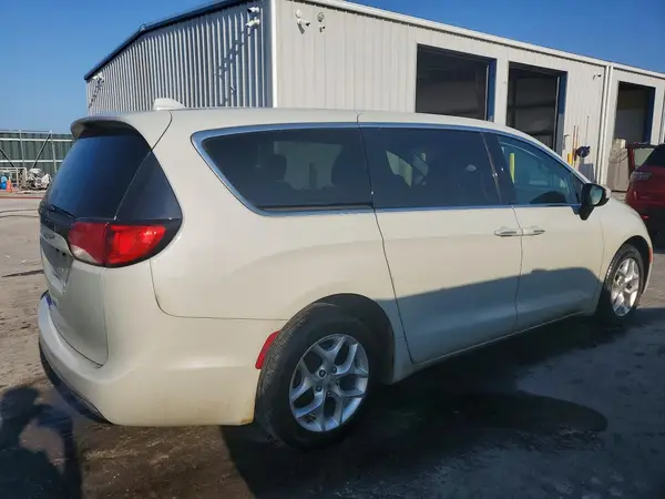 2C4RC1BGXHR768410 — 2017 Chrysler Pacifica, фото 3 с аукциона Copart, Передняя часть