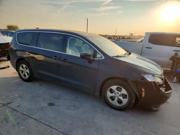 2C4RC1CG5HR597872 — 2017 Chrysler Pacifica, фото 4 с аукциона Copart 08.10.2026, Передняя часть