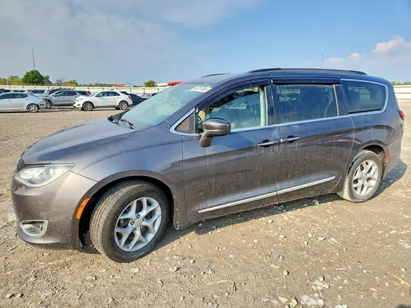 2C4RC1BG6HR676341 — 2017 Chrysler Pacifica, Повреждения снизу (Undercarriage), фото до ремонта