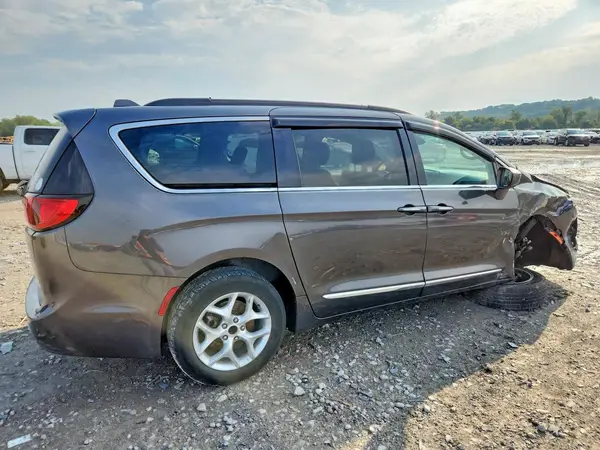 2C4RC1BG6HR676341 — 2017 Chrysler Pacifica, фото 3 с аукциона Copart, Повреждения снизу