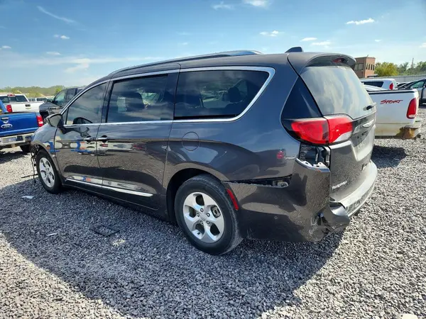 2C4RC1EG5HR752479 — 2017 Chrysler Pacifica, фото 2 с аукциона Copart, Передняя часть