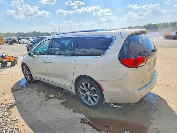 2C4RC1GG2HR705634 — 2017 Chrysler Pacifica, фото 2 с аукциона Copart 15.10.2026, Передняя часть
