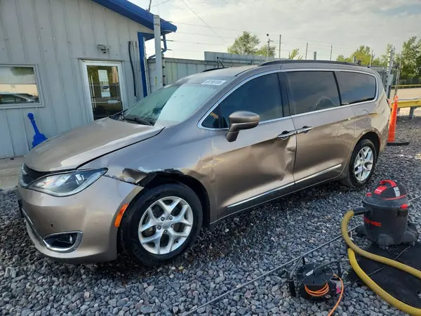 2C4RC1BG6HR777234 — 2017 Chrysler Pacifica, Передняя часть (Front End), фото до ремонта