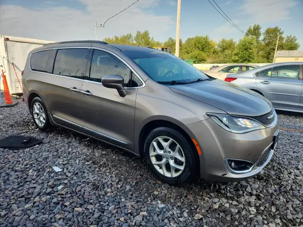 2C4RC1BG6HR777234 — 2017 Chrysler Pacifica, фото 4 с аукциона Copart 12.10.2026, Передняя часть