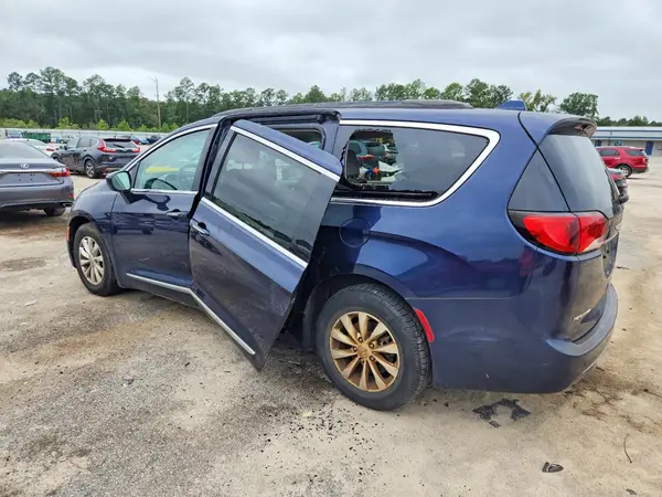 2C4RC1BG9HR519239 — 2017 Chrysler Pacifica, фото 2 с аукциона Copart, Боковая часть