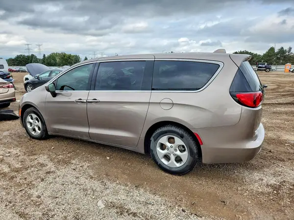 2C4RC1CG0HR827124 — 2017 Chrysler Pacifica, фото 2 с аукциона Copart, Передняя часть