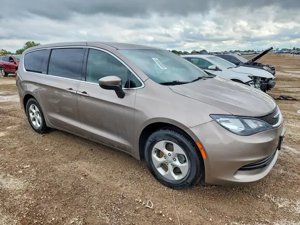 2C4RC1CG0HR827124 — 2017 Chrysler Pacifica, фото 4 с аукциона Copart, Передняя часть