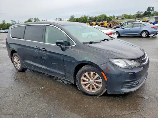 2C4RC1DG3HR611217 — 2017 Chrysler Pacifica, фото 4 с аукциона Copart 13.10.2026, Вандализм