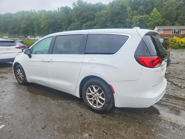 2C4RC1DG6HR756932 — 2017 Chrysler Pacifica, фото 2 с аукциона Copart, Боковая часть