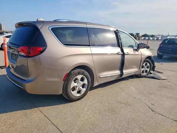 2C4RC1EG2HR537187 — 2017 Chrysler Pacifica, фото 3 с аукциона Copart 14.10.2026, Передняя часть