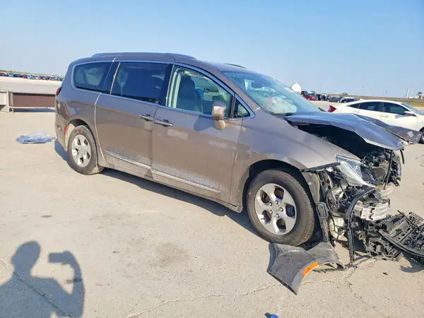 2C4RC1EG2HR537187 — 2017 Chrysler Pacifica, фото 4 с аукциона Copart 14.10.2026, Передняя часть