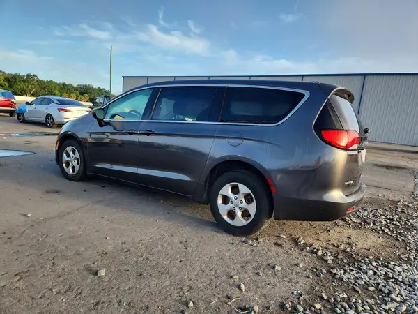 2C4RC1CG2HR521803 — 2017 Chrysler Pacifica, фото 2 с аукциона Copart 05.10.2026, Мелкие вмятины и царапины