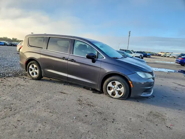 2C4RC1CG2HR521803 — 2017 Chrysler Pacifica, фото 4 с аукциона Copart 05.10.2026, Мелкие вмятины и царапины