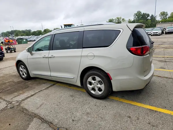 2C4RC1EG3HR840186 — 2017 Chrysler Pacifica, фото 2 с аукциона Copart, Боковая часть