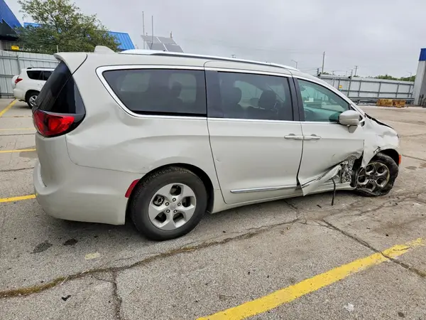 2C4RC1EG3HR840186 — 2017 Chrysler Pacifica, фото 3 с аукциона Copart, Боковая часть
