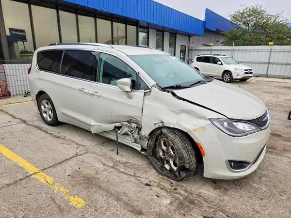 2C4RC1EG3HR840186 — 2017 Chrysler Pacifica, фото 4 с аукциона Copart, Боковая часть