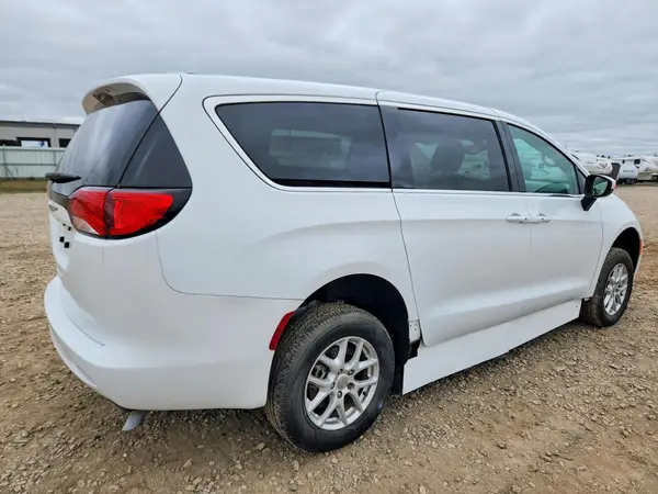 2C4RC1CG5HR500945 — 2017 Chrysler Pacifica, фото 3 с аукциона Copart, Град