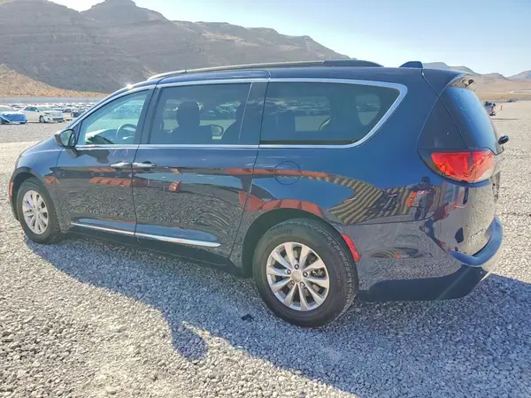 2C4RC1BG2HR743730 — 2017 Chrysler Pacifica, фото 2 с аукциона Copart, Боковая часть