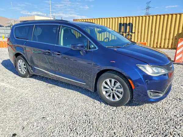 2C4RC1BG2HR743730 — 2017 Chrysler Pacifica, фото 4 с аукциона Copart, Боковая часть