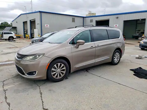 2C4RC1BG5HR569474 — 2017 Chrysler Pacifica, Механические повреждения, фото до ремонта
