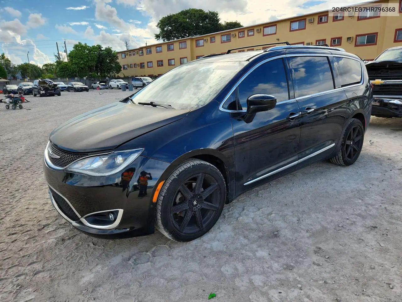 2017 Chrysler Pacifica Touring L Plus VIN 2C4RC1EG7HR796368 фото 1