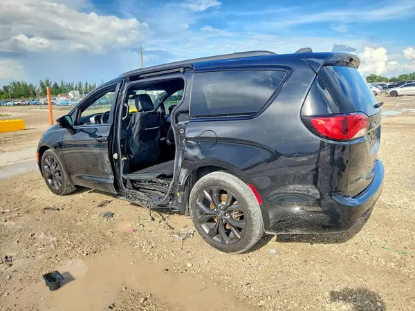 2C4RC1GG1JR259871 — 2018 Chrysler Pacifica, фото 2 с аукциона Copart, Боковая часть